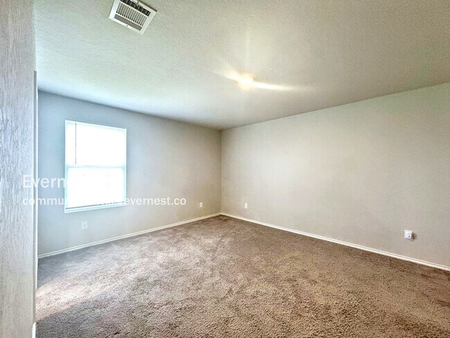 Building Photo - 118 Elizondo Way