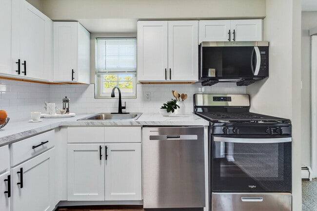 Building Photo - Fox Pointe