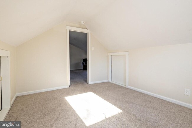 Building Photo - 1305 Sylvan Dr