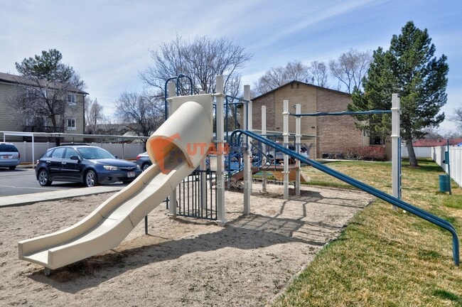 Building Photo - 887 Cedar Pine Ct