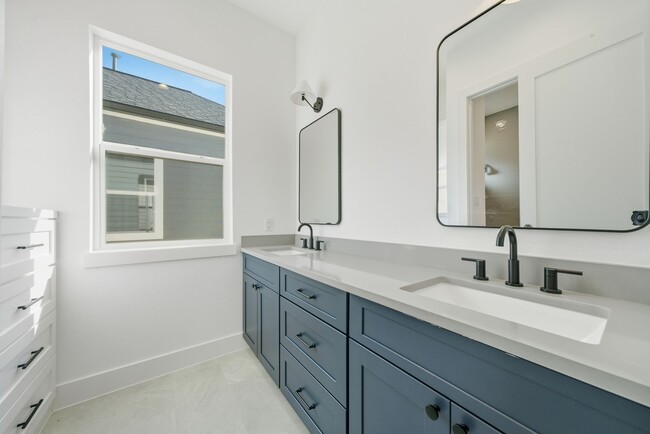 Building Photo - 2036 Thonig Rd