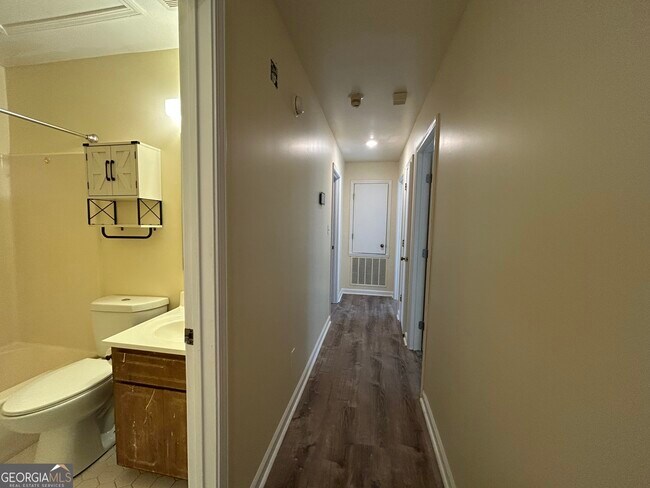 Building Photo - 2637 Jonesboro Rd