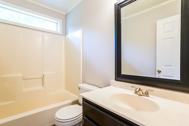 Building Photo - 318 Huntington Dr