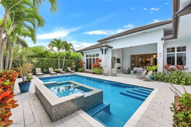 Primary Photo - 425 Harbour Dr