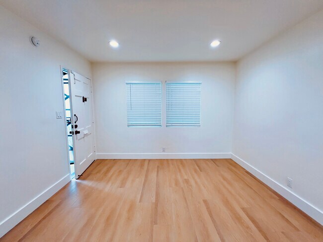 Building Photo - 1305 Venice Blvd