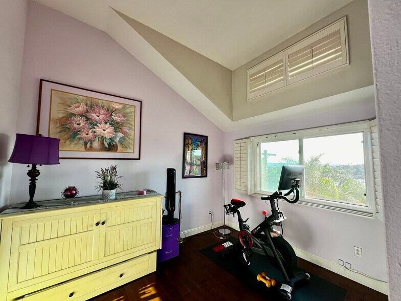 White walls - 3666 3rd Ave