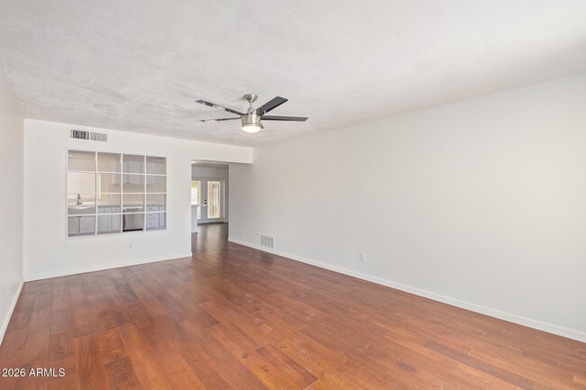 Building Photo - 108 W Balboa Dr