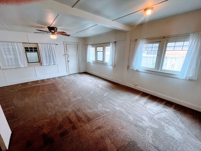 Building Photo - 2 Bedroom 1 Bath House in North Pacific Beach