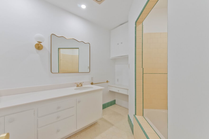 Building Photo - 4722 Forman Ave