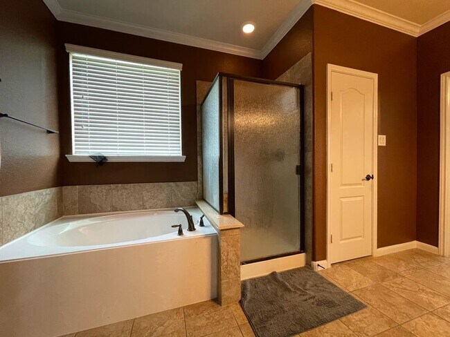 Building Photo - 326 Trillium Dr