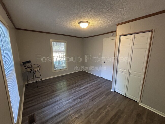 Building Photo - 177 S Maple St