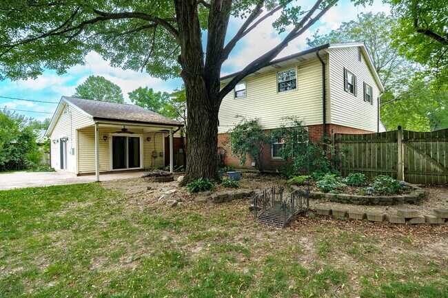 Building Photo - 5781 King Arthur Dr