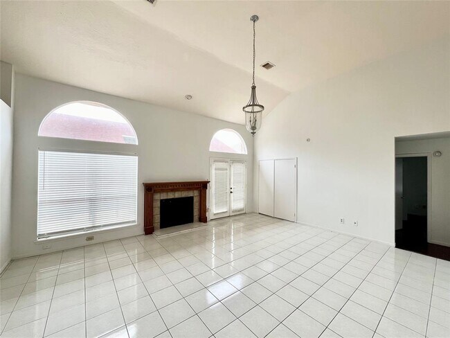 Building Photo - 10119 Reedwood Ln