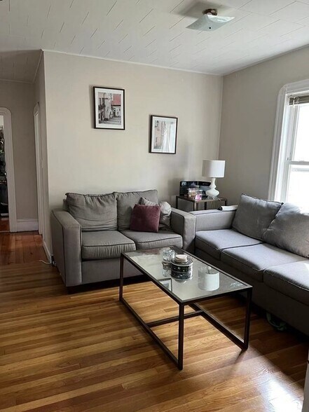 Primary Photo - 49 Porter St