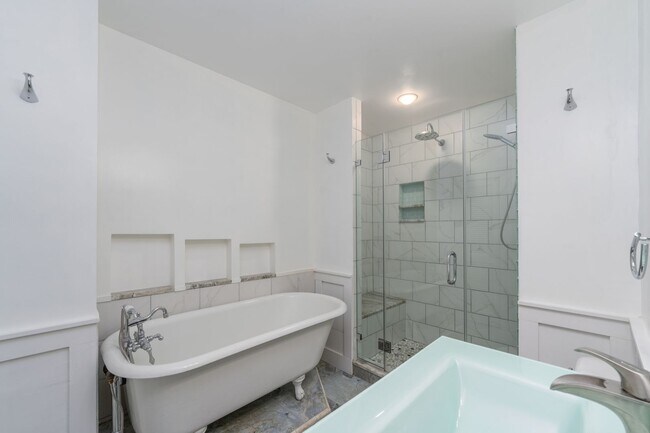 Building Photo - 128 S Ellwood Ave