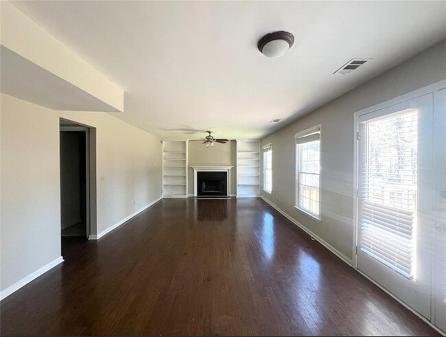 Building Photo - 450 Mikasa Dr