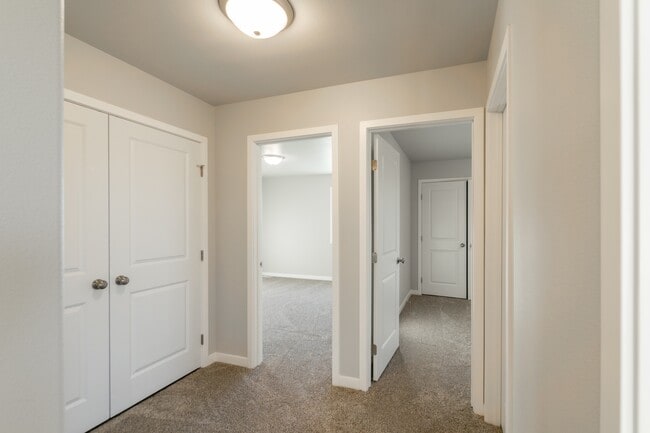 Building Photo - 2385 Eagle Vly Dr S