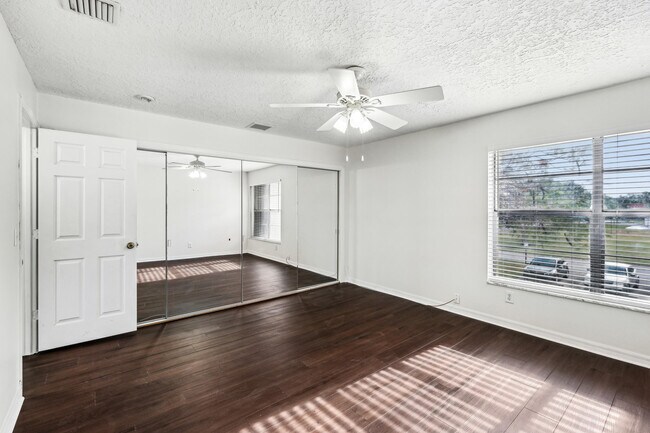 Building Photo - 12012 Greenway Cir S