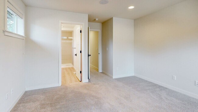 Building Photo - GORGEOUS 3 bdrm plus Flex Space Home in Mo...