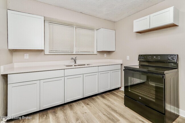 Building Photo - 4144 Sunset Ave