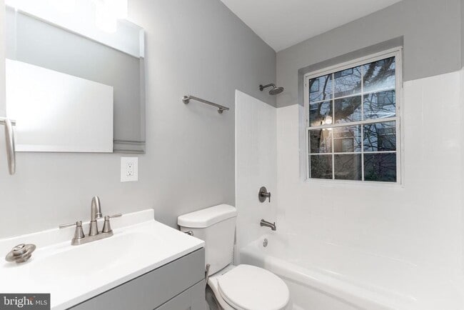 Building Photo - 1008 Rittenhouse St NW