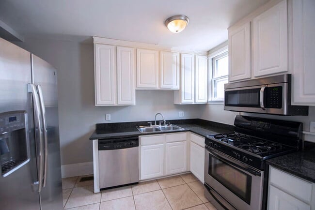 Building Photo - 512 S Lazelle St