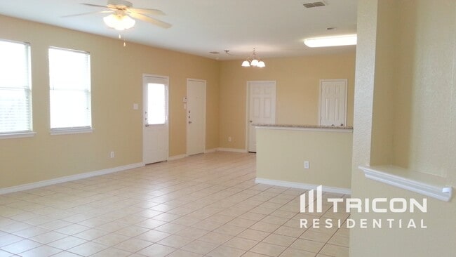Building Photo - 1625 Ambercrest Dr