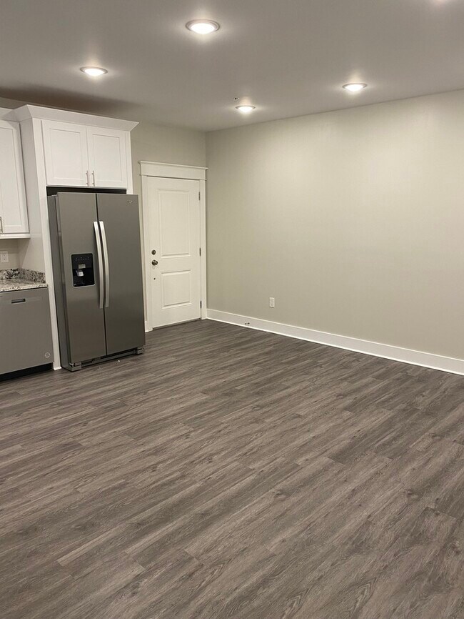 Building Photo - 133 Briarfield Ave