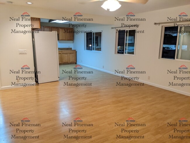 Building Photo - 3 Bed 2 Bath Apartment, 2 Assigned parking...