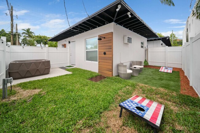 Building Photo - 847 NE 16th Ave