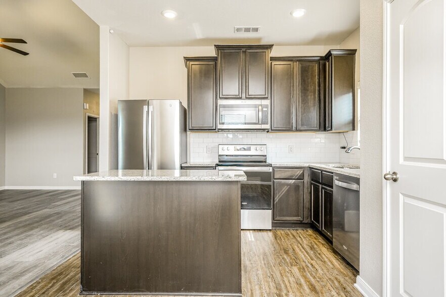 Building Photo - 1403 Park Trails Blvd