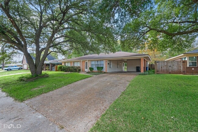 Building Photo - 2940 W Cavett Dr