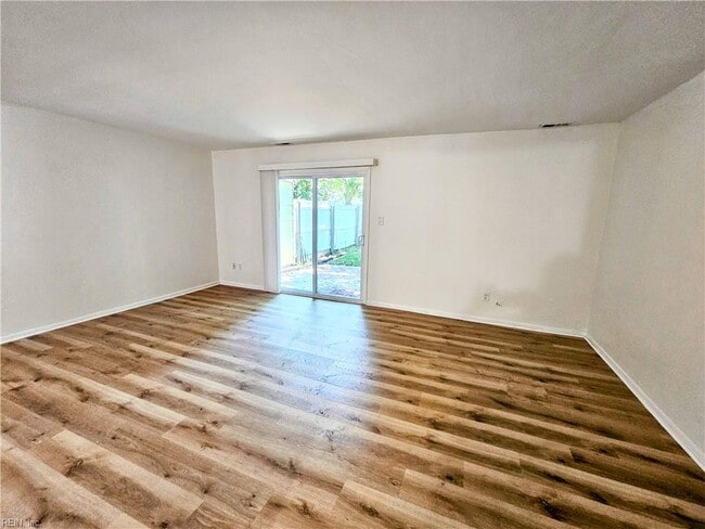 Building Photo - 5643 Dodington Ct