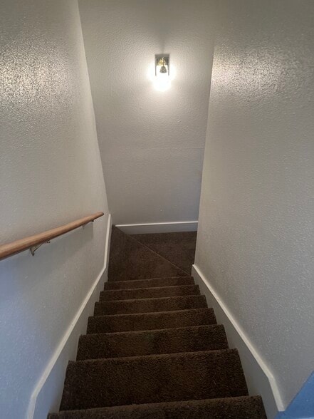 Building Photo - 155 Sprucewood Ln