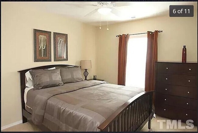 Building Photo - Three Bedroom End Unit Townhome in AMAZING Neighborhood!