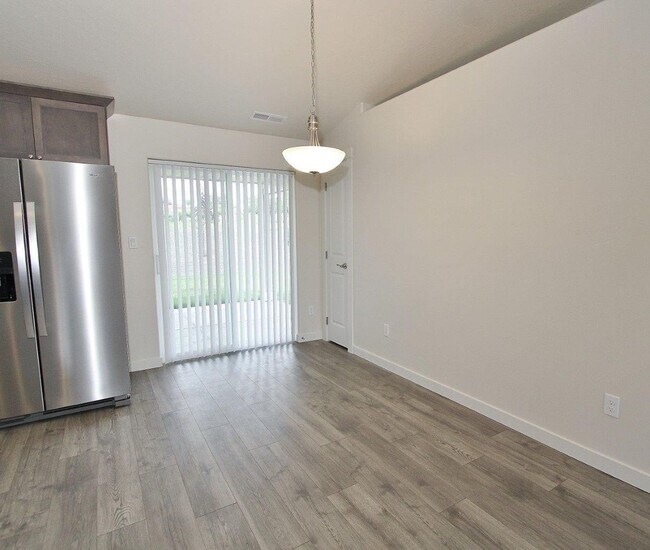 Building Photo - Immaculate Single-Level Home in a Quiet Ne...