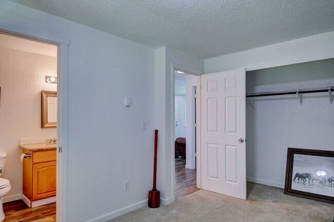 Building Photo - Wilson Duplex