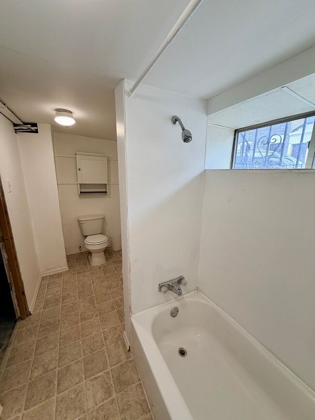 Building Photo - 5232 Heston St
