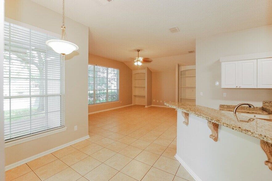 Building Photo - 304 Carolina Jasmine Ln