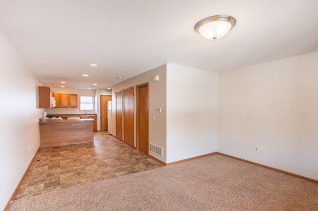 Building Photo - 819 Hawkeye Dr