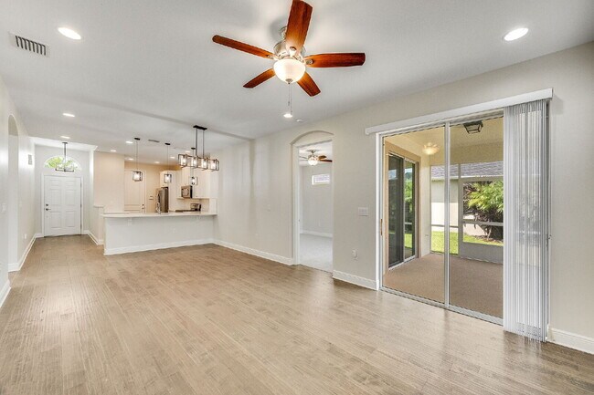 Building Photo - Loren Cove Villa