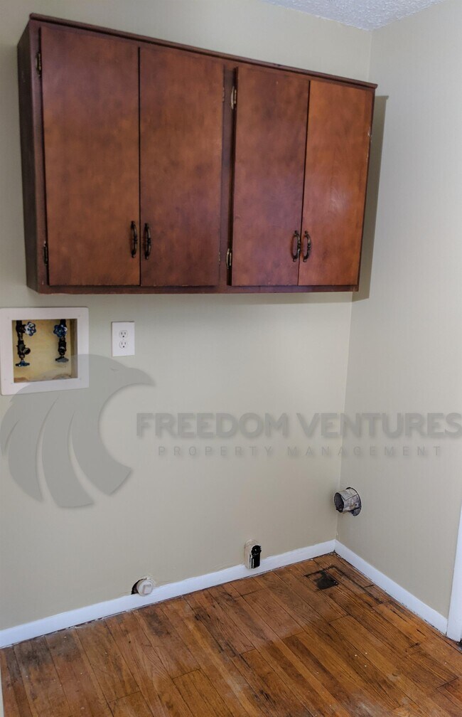 Building Photo - 2300 Grayson Valley Dr