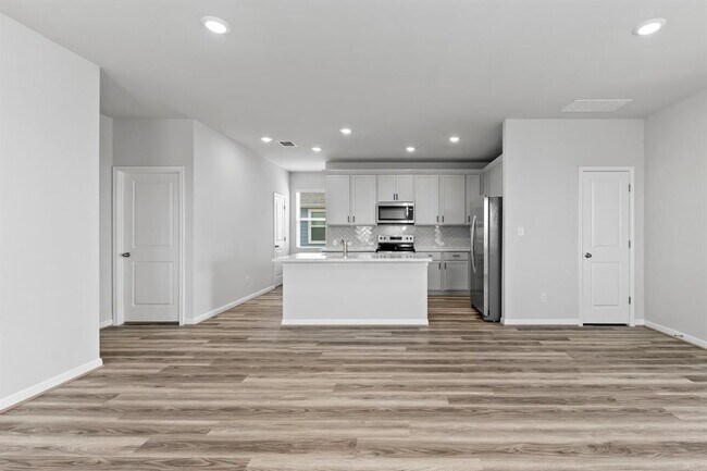 Building Photo - 100 Elm Br Trl