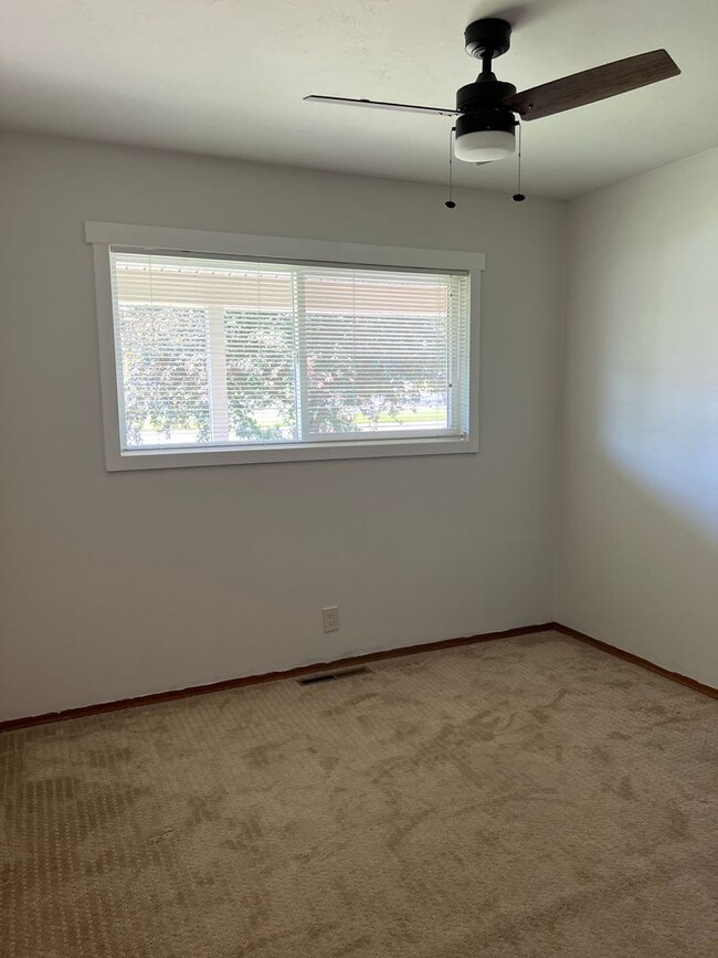 Building Photo - 770 W Highland Ave