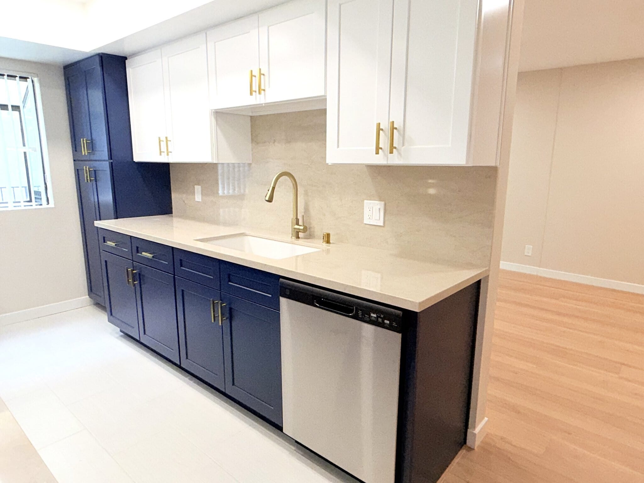 Building Photo - 620 E San Jose Ave