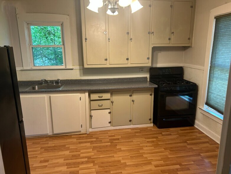 Building Photo - 2473 Pierce Ave