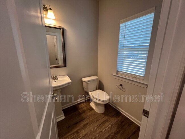 Building Photo - 2053 Lotus Dr