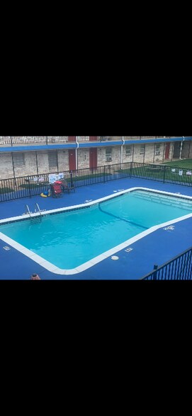 Building Photo - 3215 Clarksville St