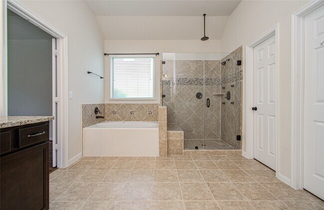 Building Photo - 28666 Pleasant Forest Dr