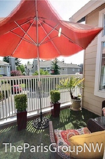 Building Photo - Gorgeous Renton Highlands Condo * Attached...